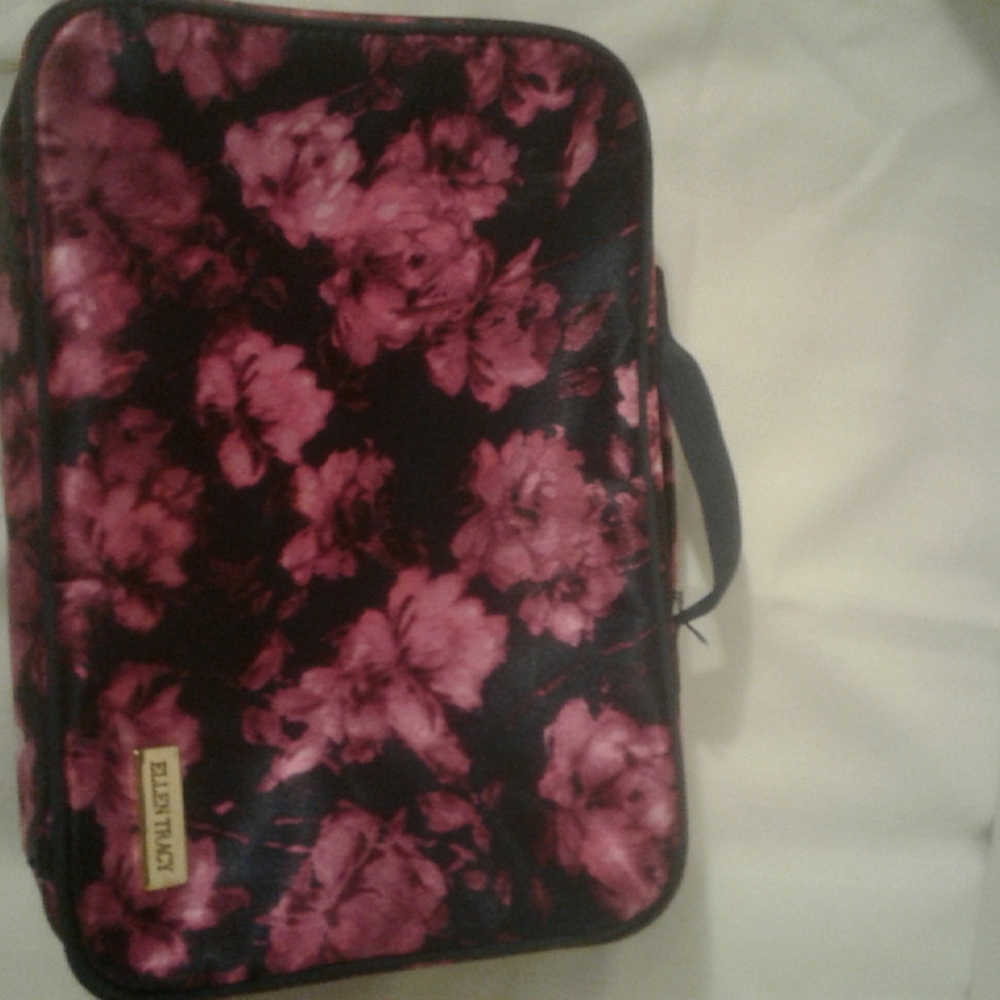 Ellen Tracey travel bag